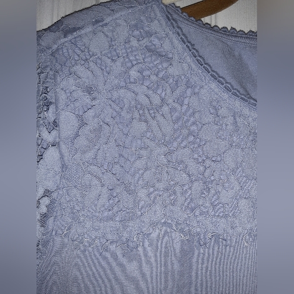 XL Isaac Mizrahi T-Shirt with Back Keyhole & Lace Details in Dusty Periwinkle - Picture 4 of 11